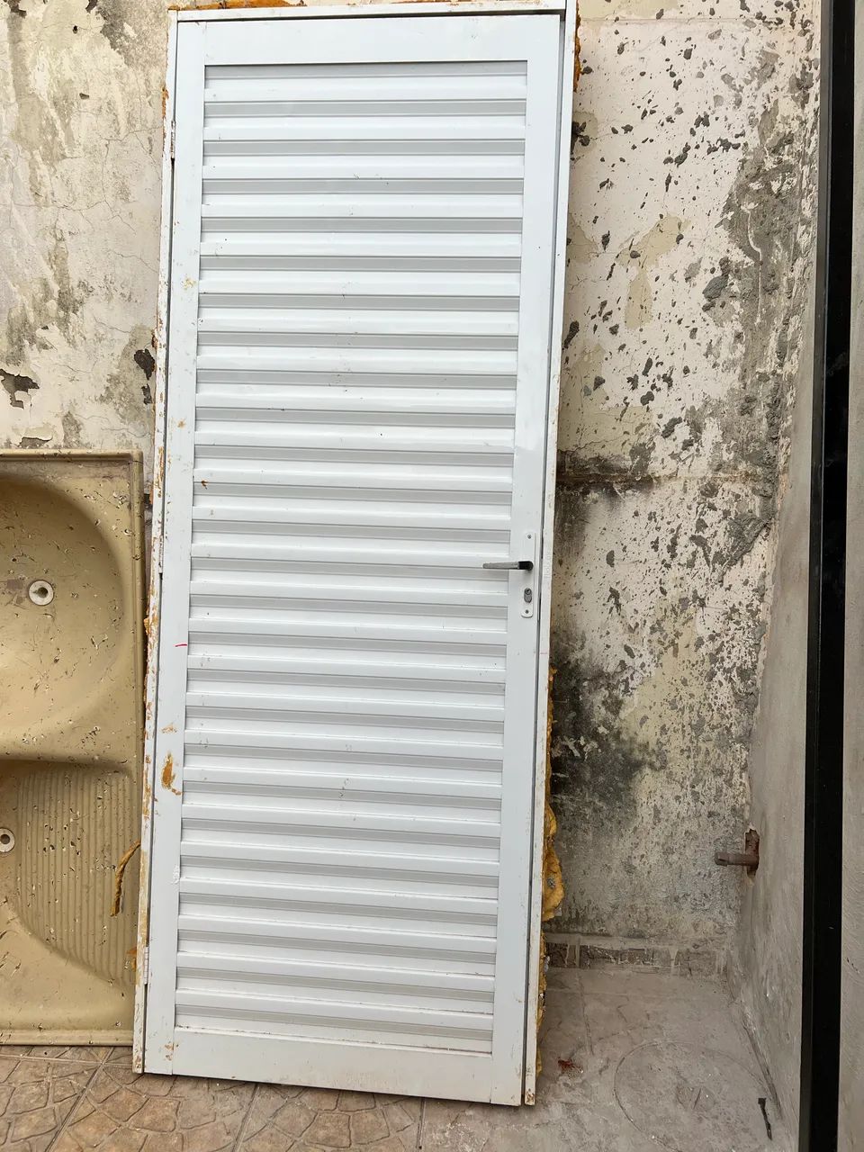 Porta Metallica branca  0,80x2,10, Abertura direita 