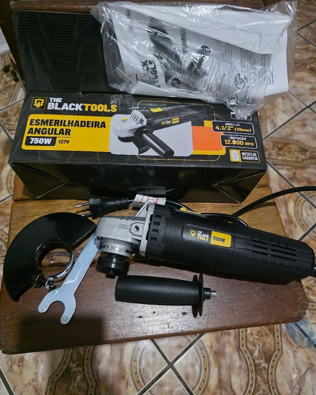 Esmerilhadeira Angular Profissional 4.1/2 Pol. 750w Cor Preto Frequência 60Hz