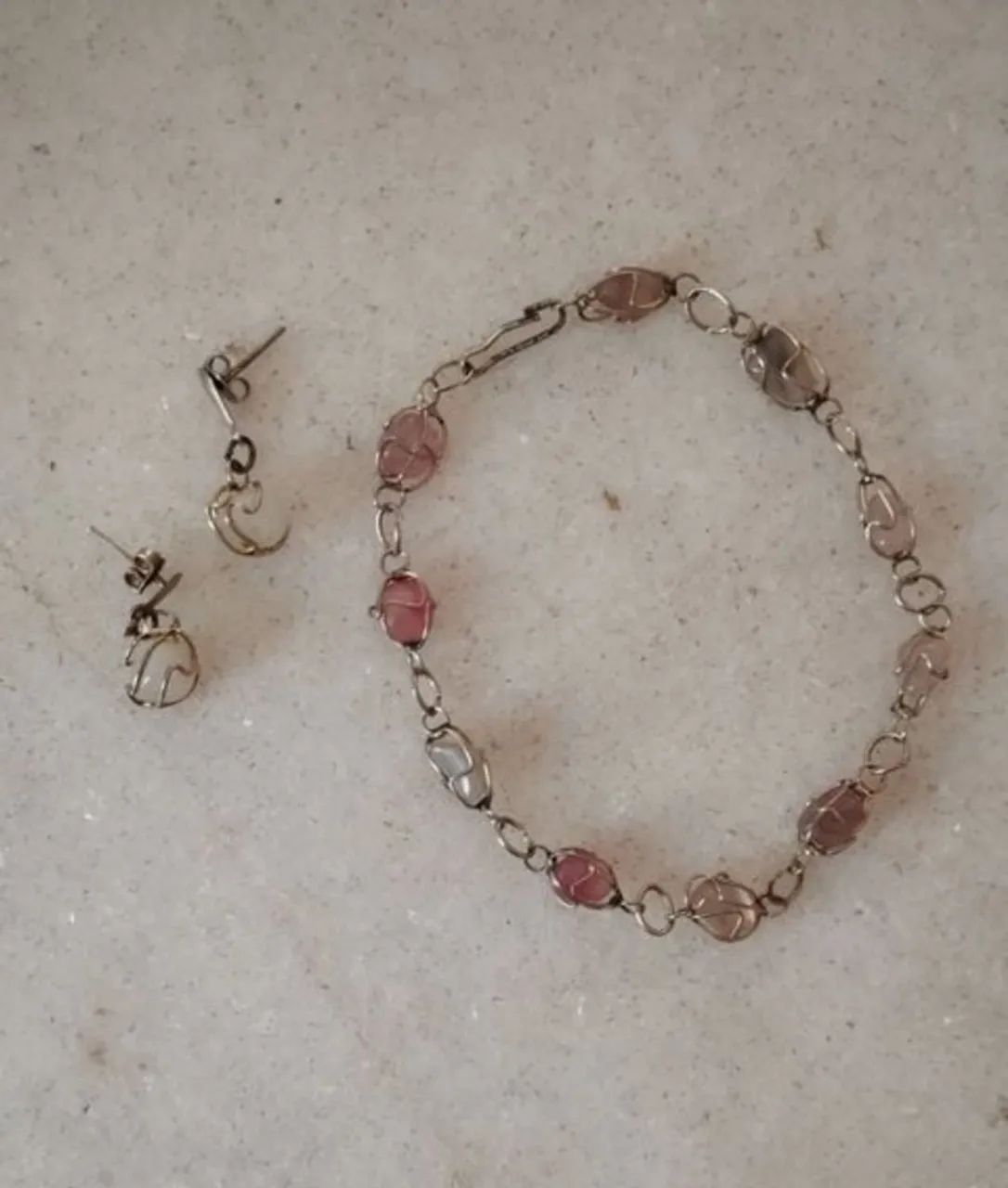 Conjunto de pulseira e brincos de pedras naturais 
