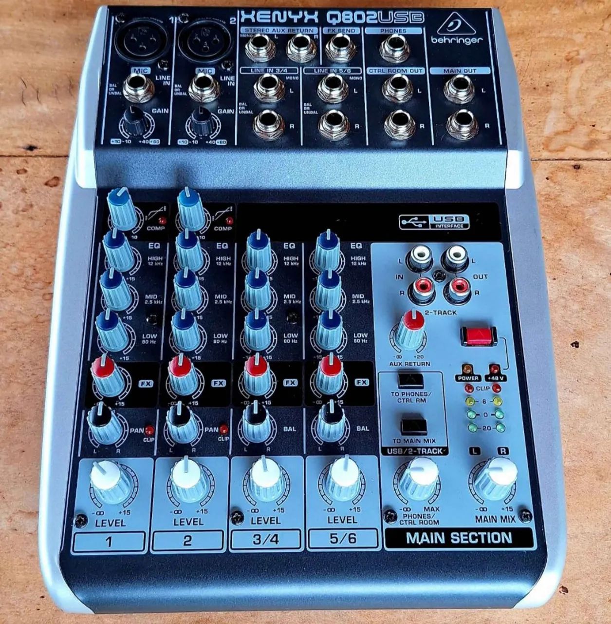 Mesa 802 USB Behringer  - Foto 2