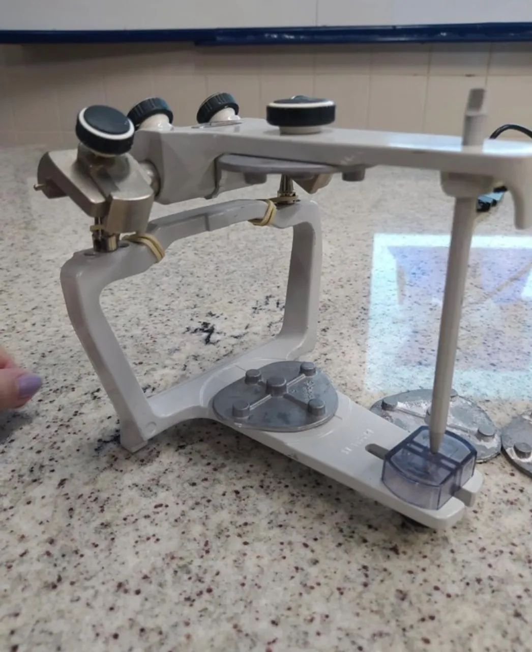 Articulador semi-ajustavel odontologico 