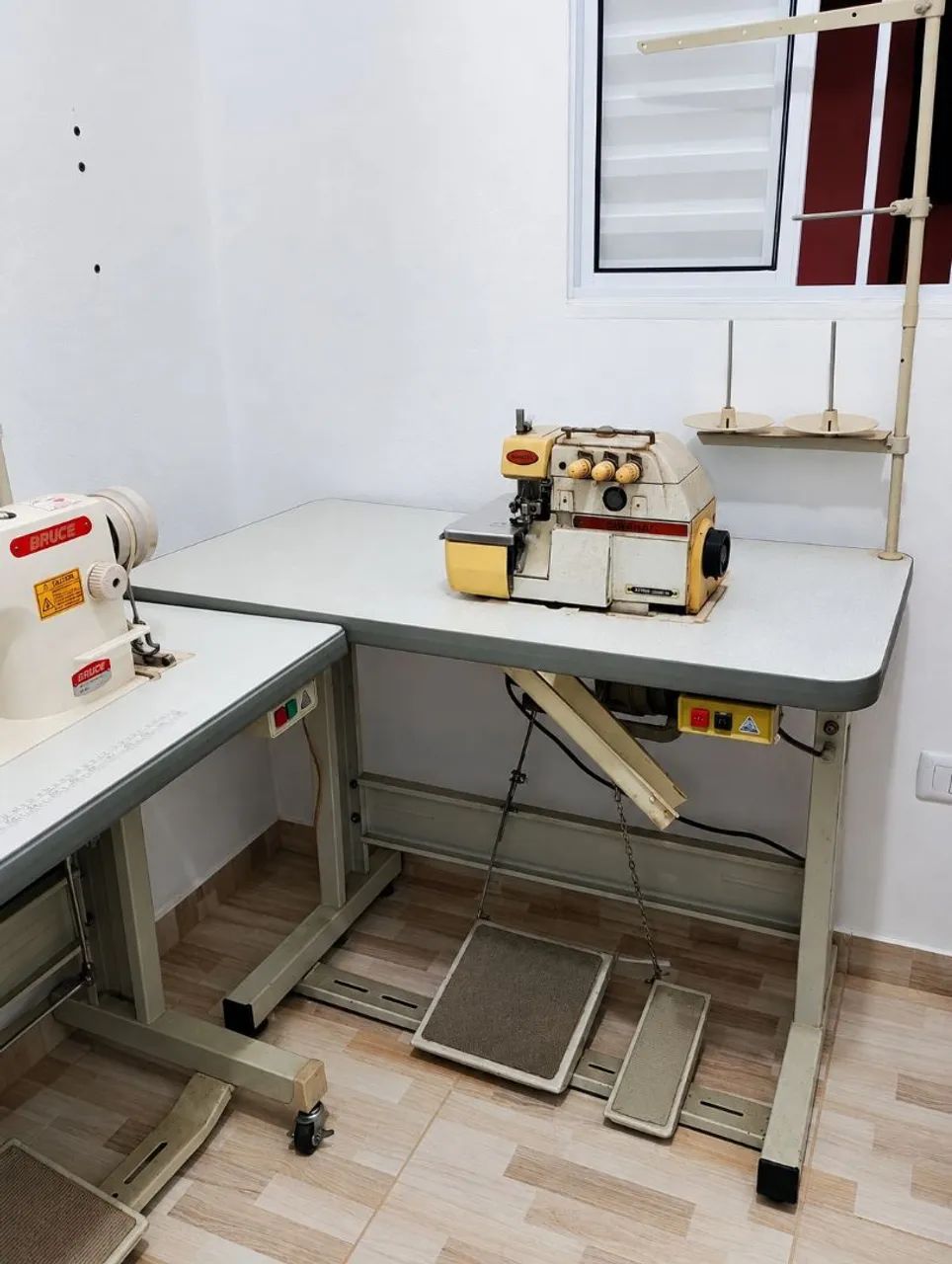Máquina de Costura Reta e Overloque  - Foto 2