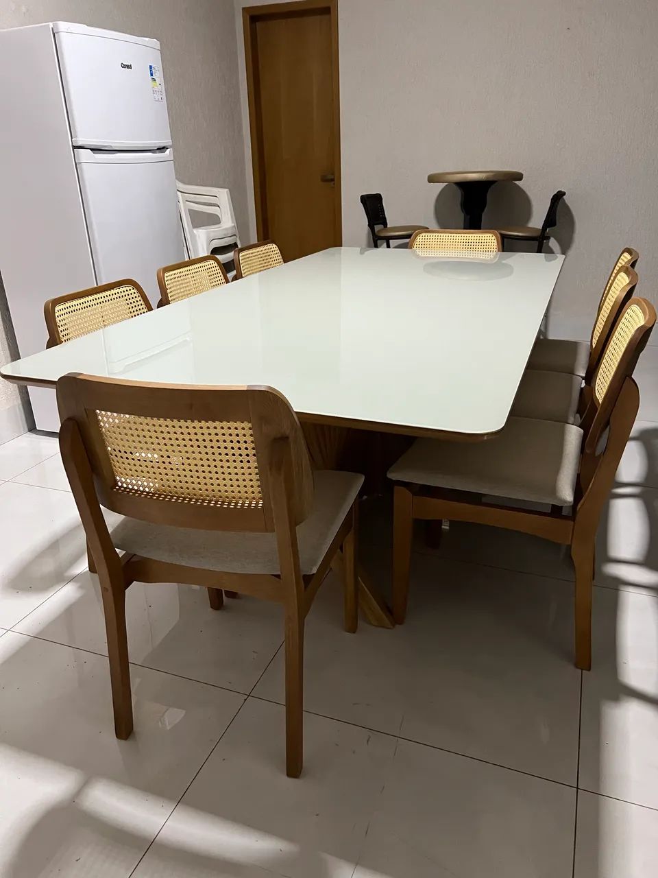 Mesa de Jantar com 08 cadeiras 2.20x1.10 Madeira Maciça  - Foto 5