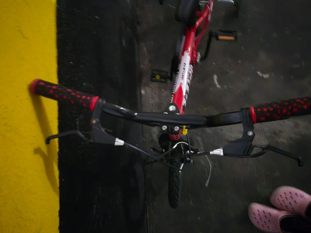 Bicicleta infantil com rodinhas - Foto 5