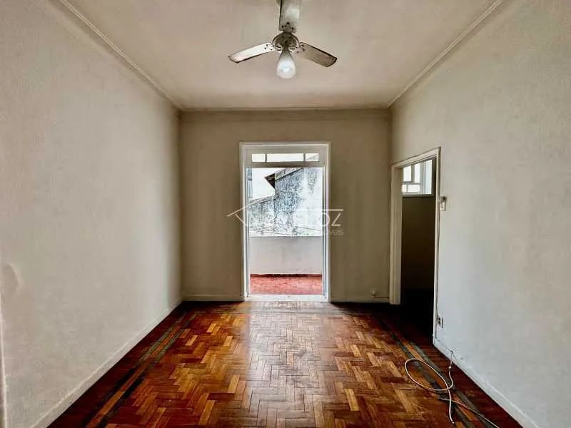 Apartamento : / Residencial / Catete