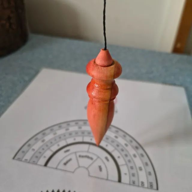Pêndulo de Madeira com Chumbo Reiki Radiestesia  - Foto 4