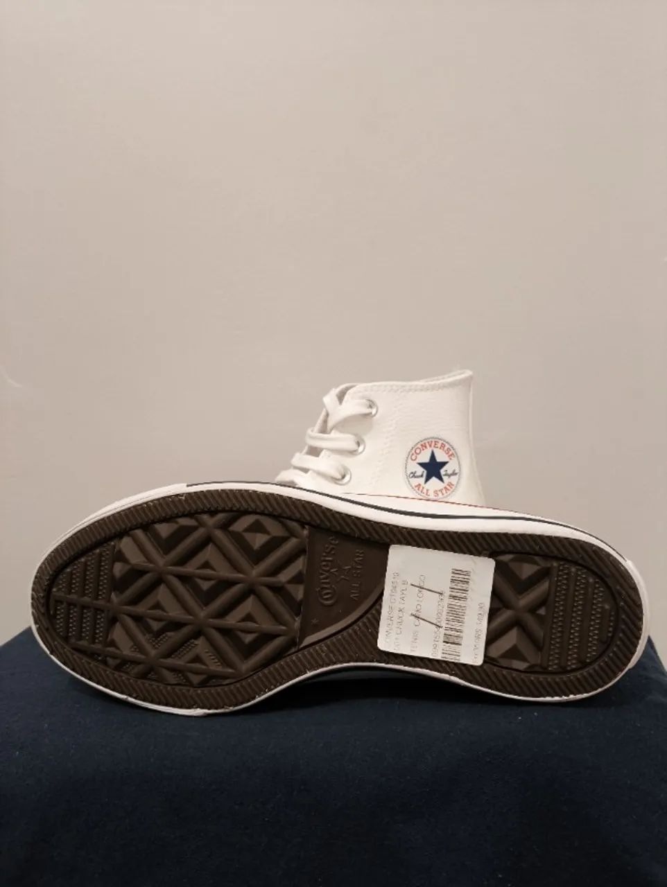 Converse Chuck Taylor All Star Cano Alto Branco de Couro Tam. 33 - Foto 5