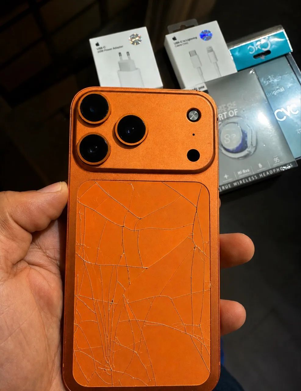 Iphone 11 na carcaça  17 pro  - Foto 3