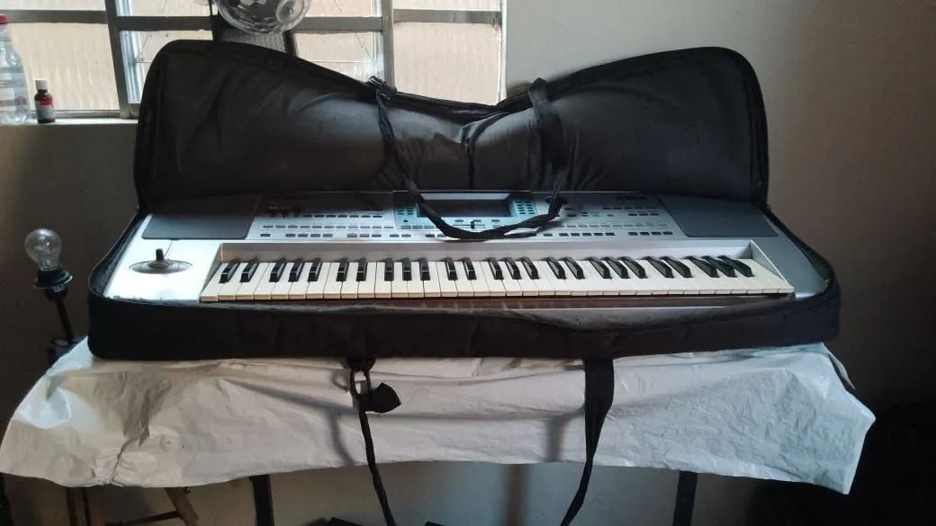 Teclado Korg PA50