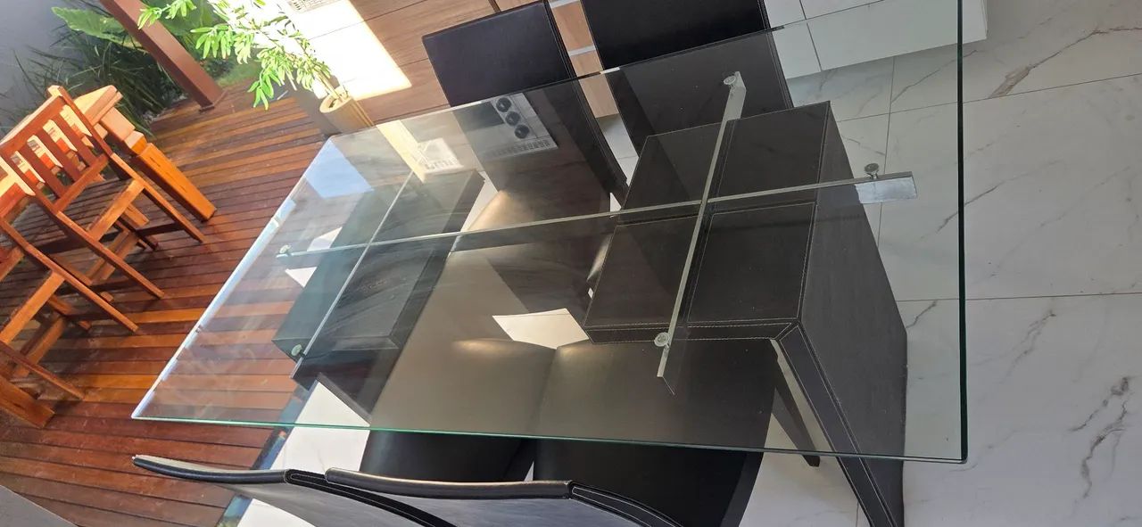 Mesa em couro preto novinha - Foto 4