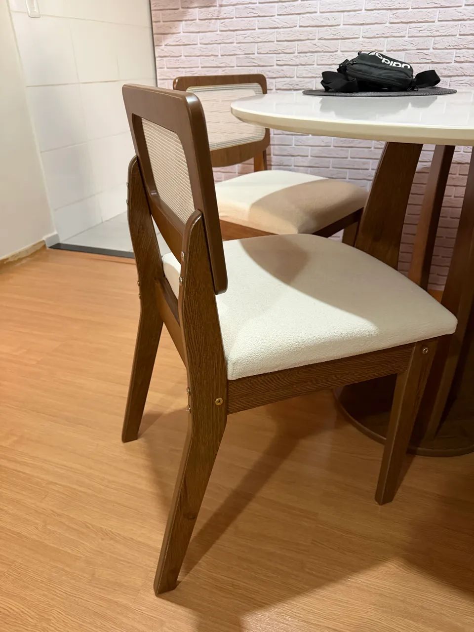 Mesa Linares com 4 lugares  - Foto 4
