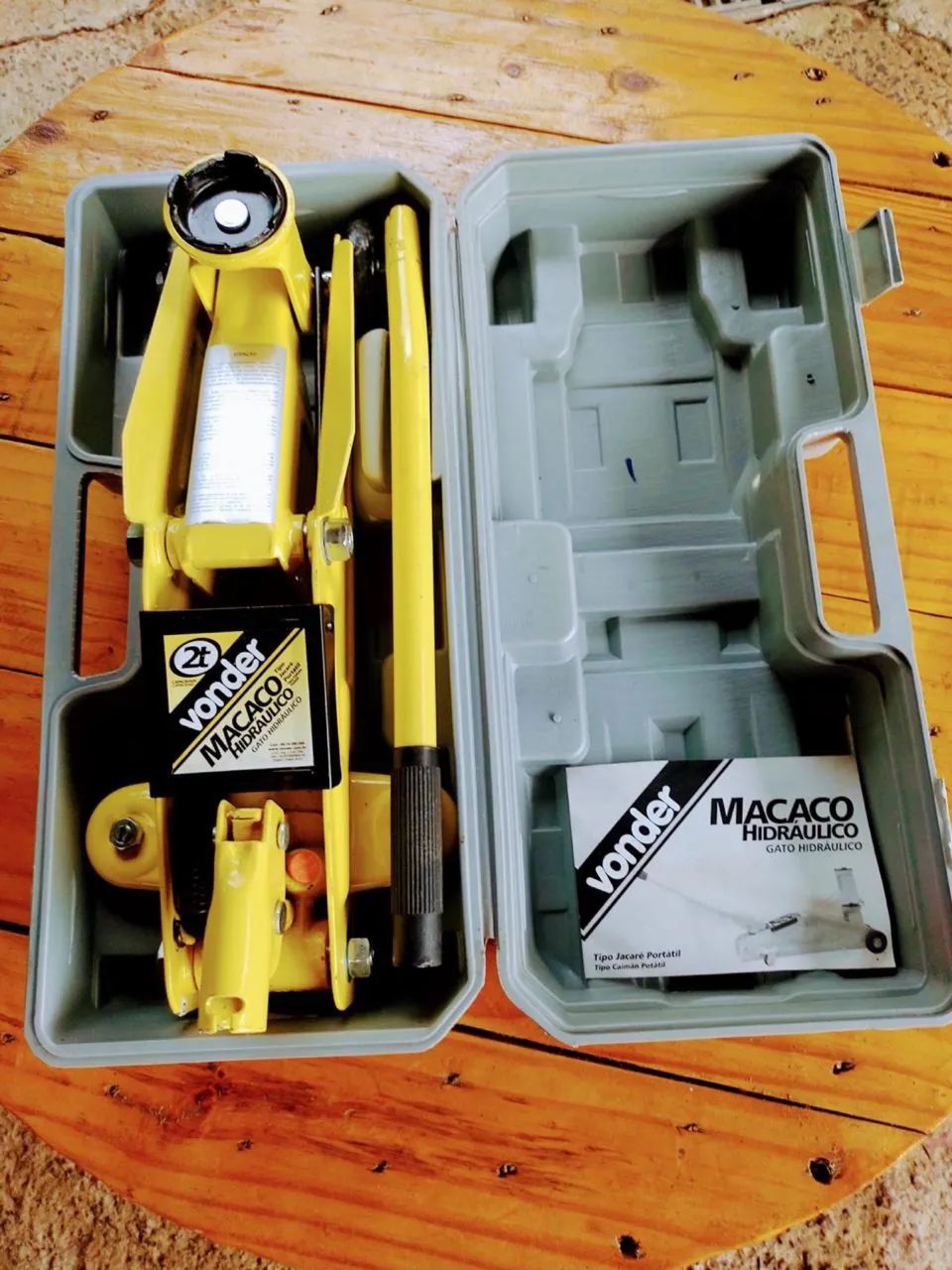 Jacaré Vonder (hydraulic jack)