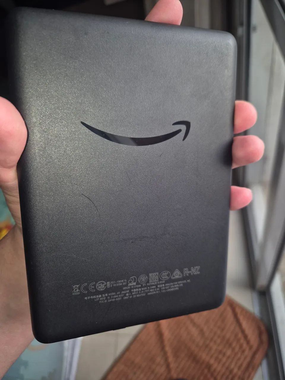 Kindle 10 Geração Funciona Perfeitamente, com Marcas de uso - Foto 3