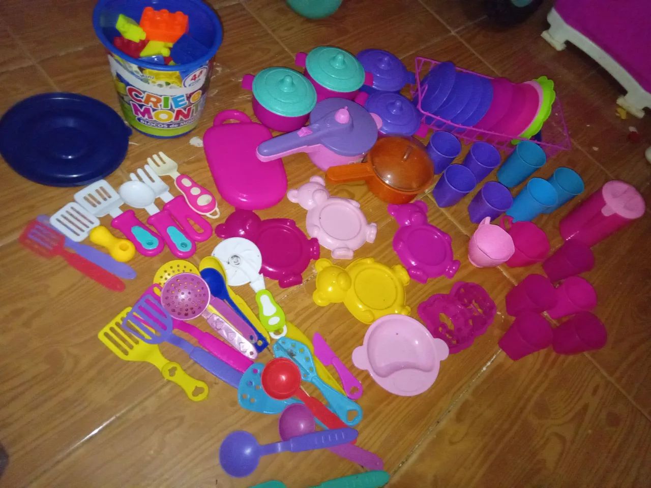 Roupas e brinquedos 