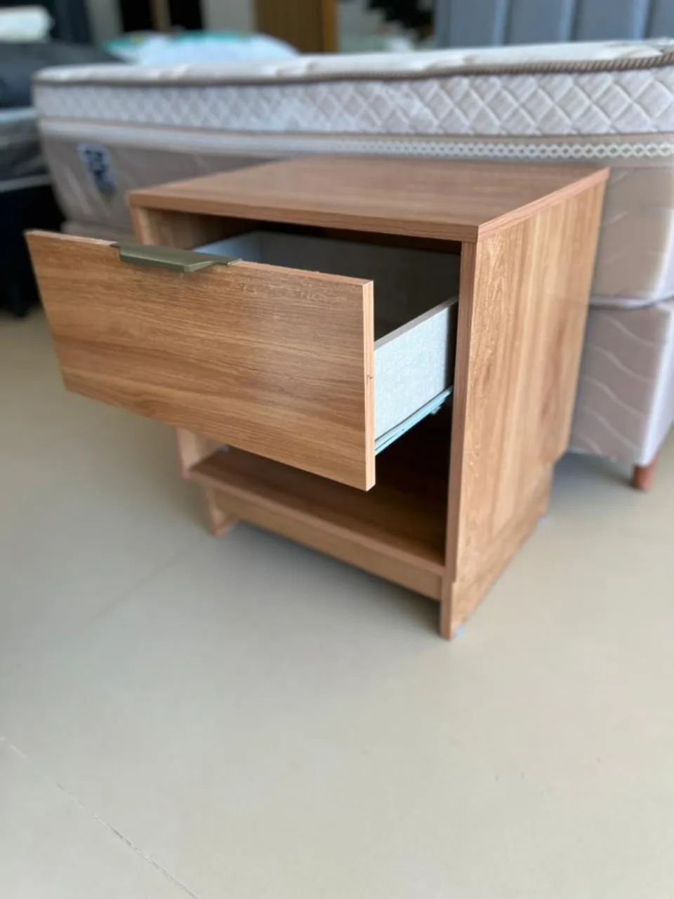 Mesa de Cabeceira 1 gaveta 