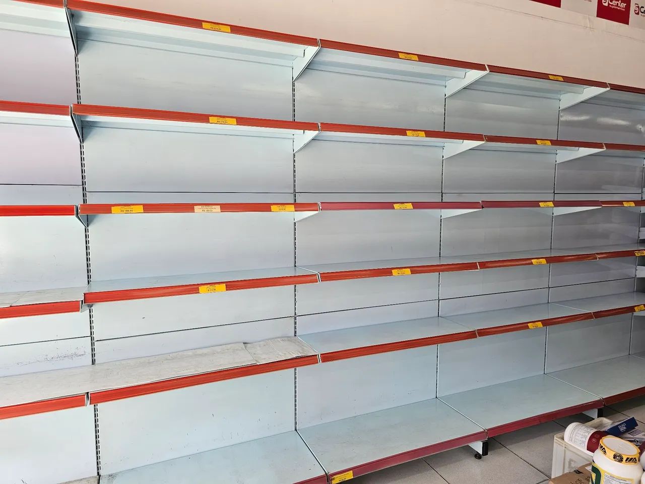 Prateleiras diversas para qualquer finalidade 