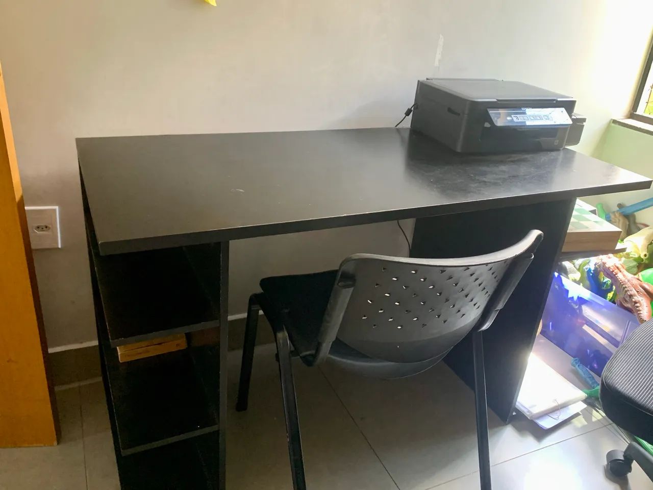 Escrivaninha com cadeira  - Foto 3