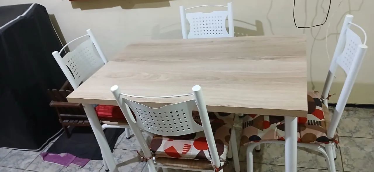 Mesa de jantar com 4 cadeiras (novíssima) - Foto 3