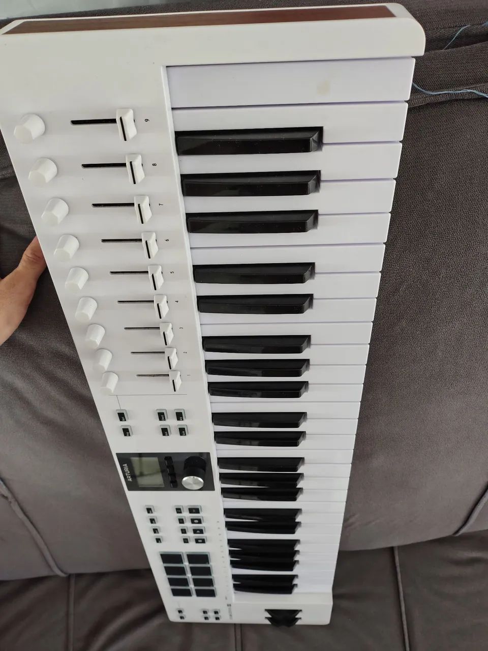 Teclado controlador Arturia - Instrumentos musicais - Aririú