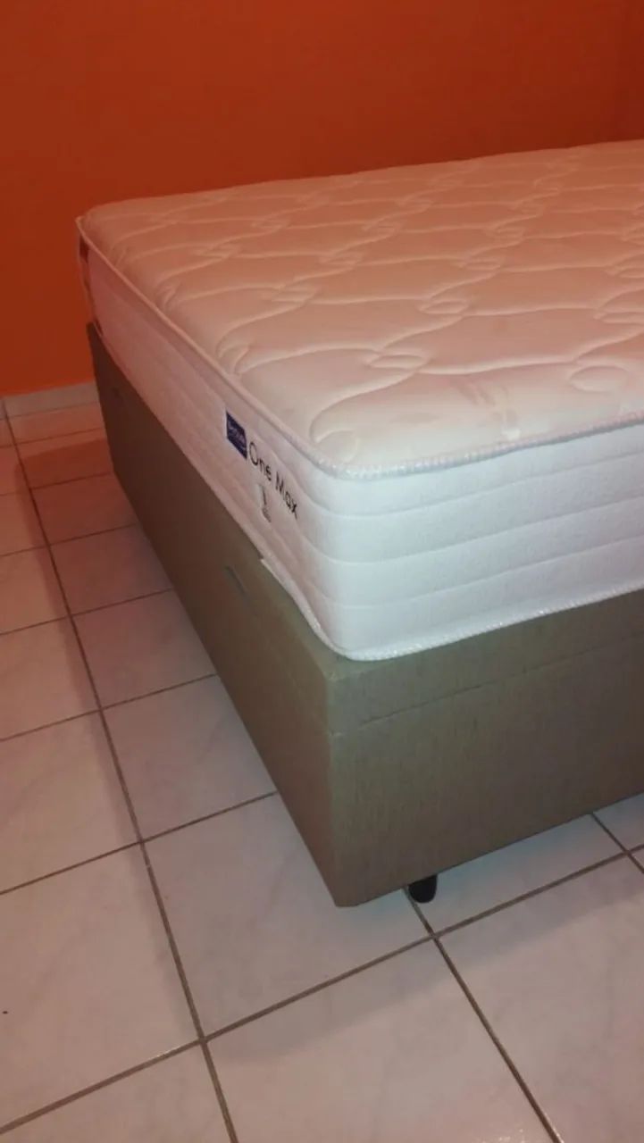 Cama de casal com baú e colchão de molas.  - Foto 3