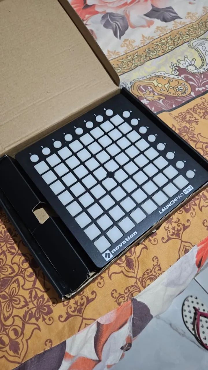 Controlador Novation Launchpad Mini Mk2 - Foto 4