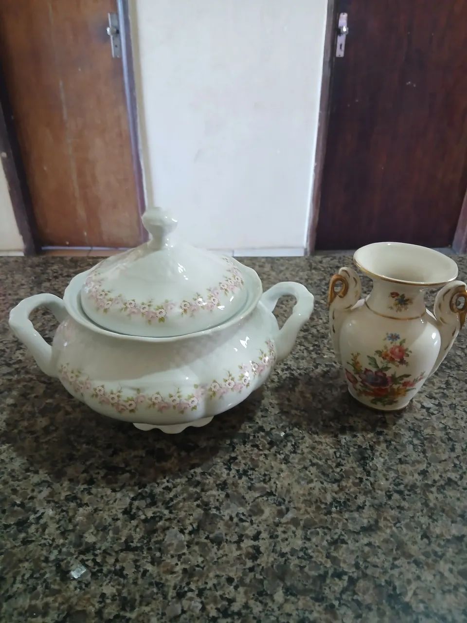 Antiguidade porcelana, Sopeira e vaso - Foto 3