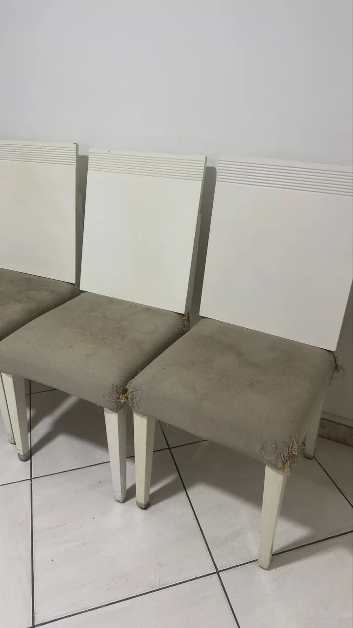 Conjunto com 4 cadeiras de madeira  - Foto 3