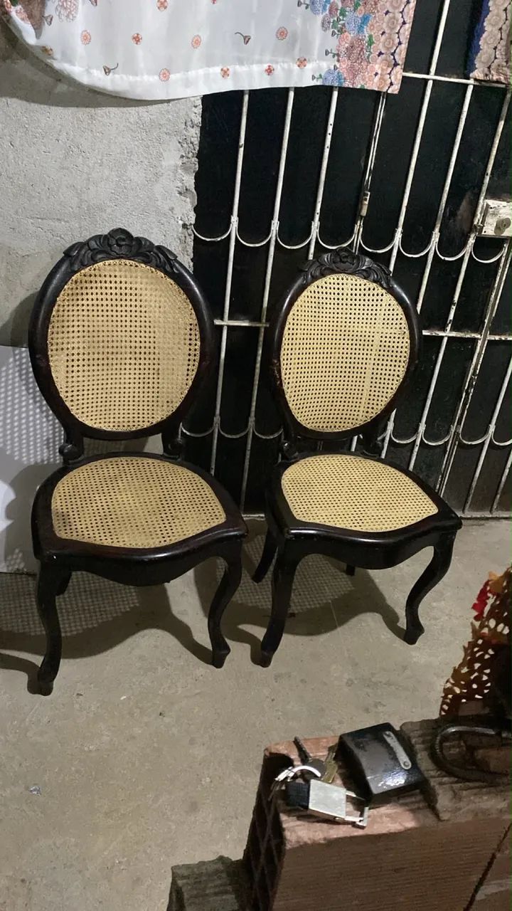 Cadeiras de madeiras 