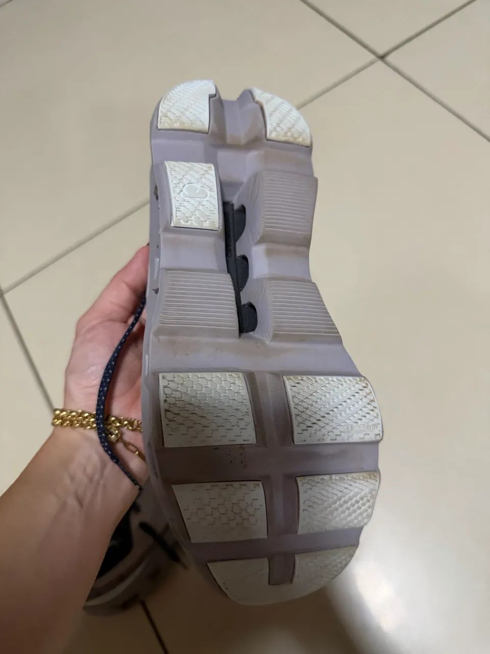 Tênis on cloudmonster pearl artic 39 original  - Foto 6