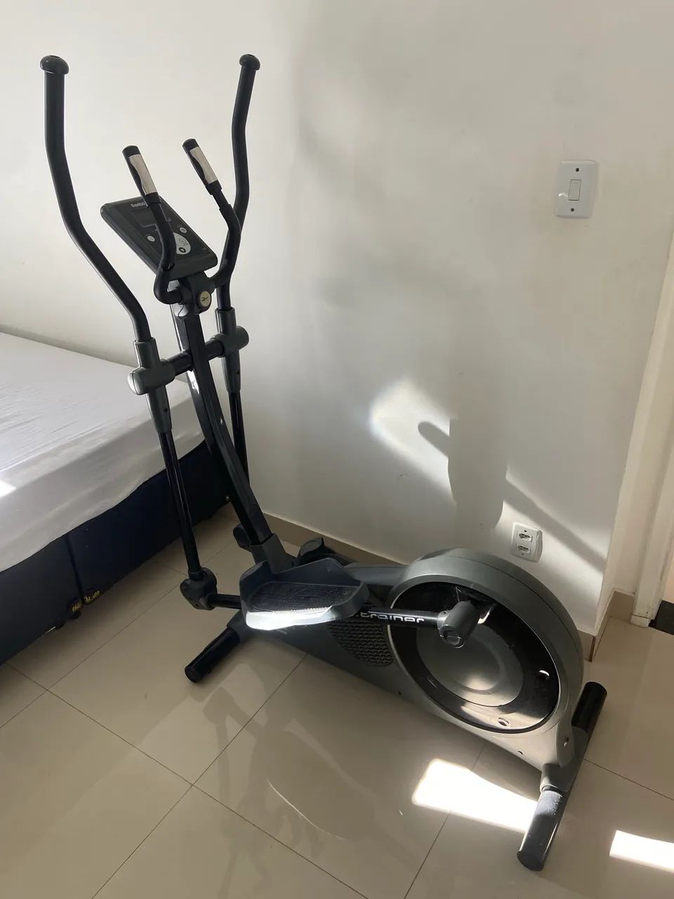 Elíptico Reebok Eletromagnético iTrainer