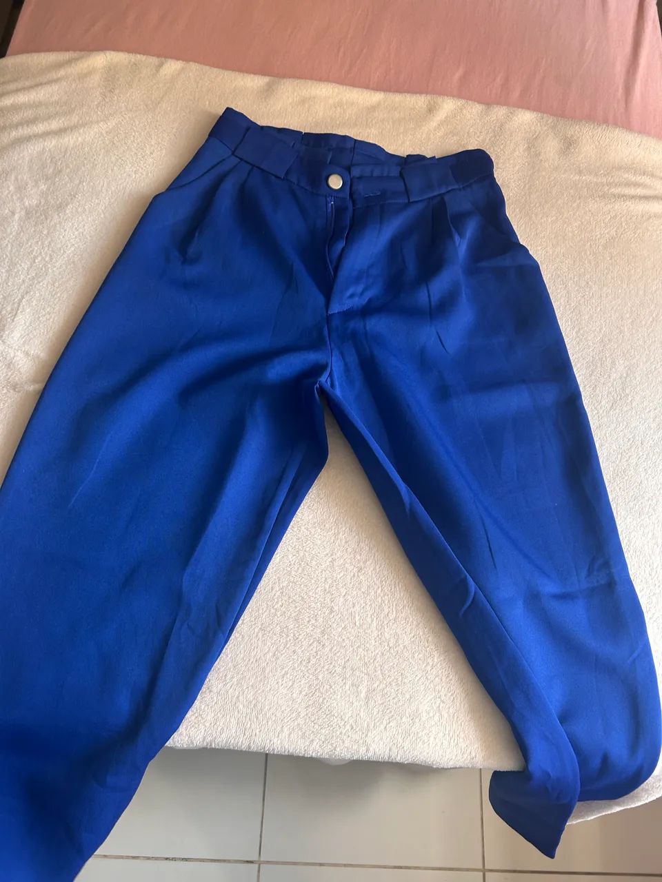 Calça de tecido azul