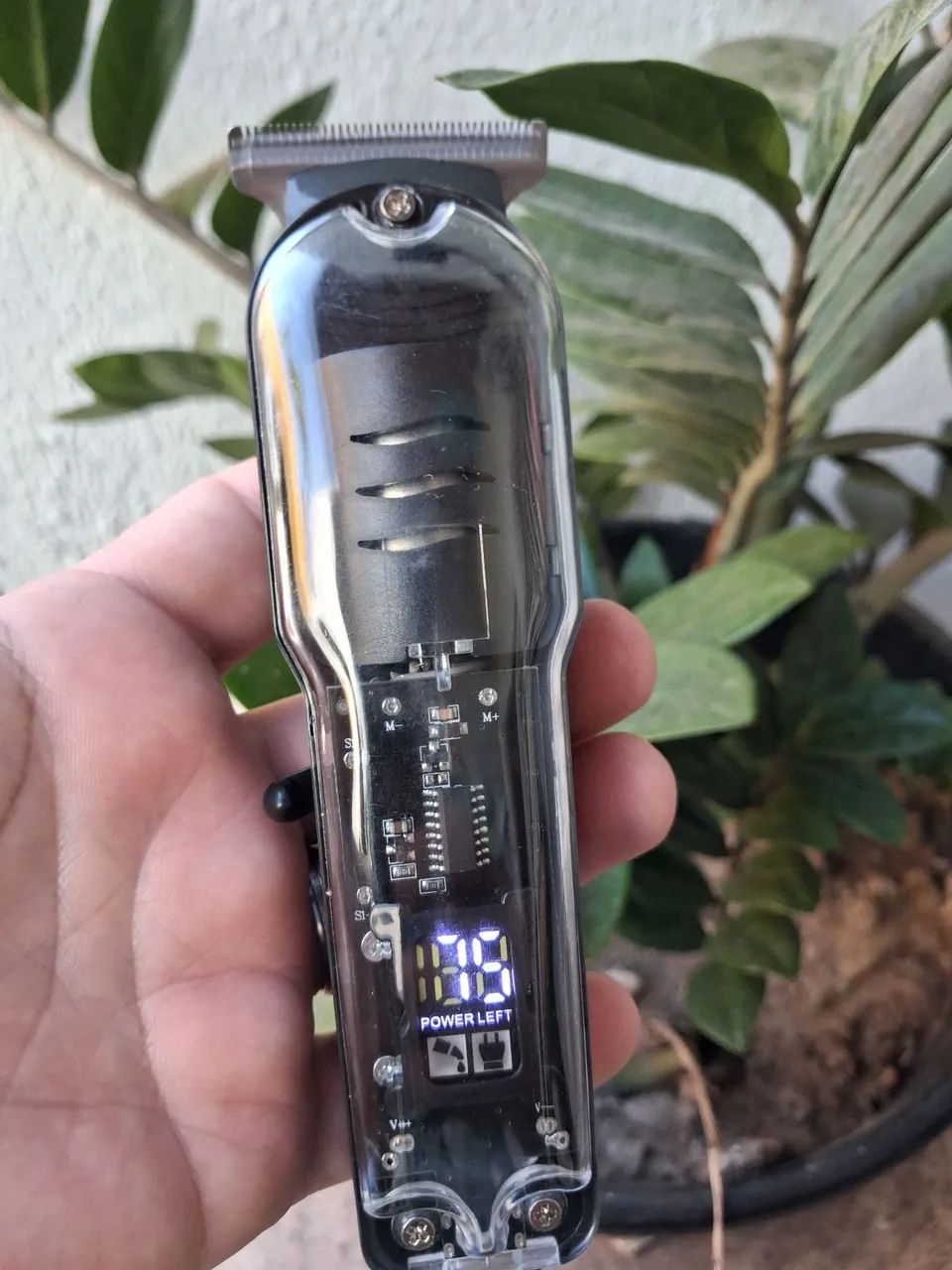 Máquina de Cortar Cabelo e Barba Transparente Recarregável USB - Foto 4