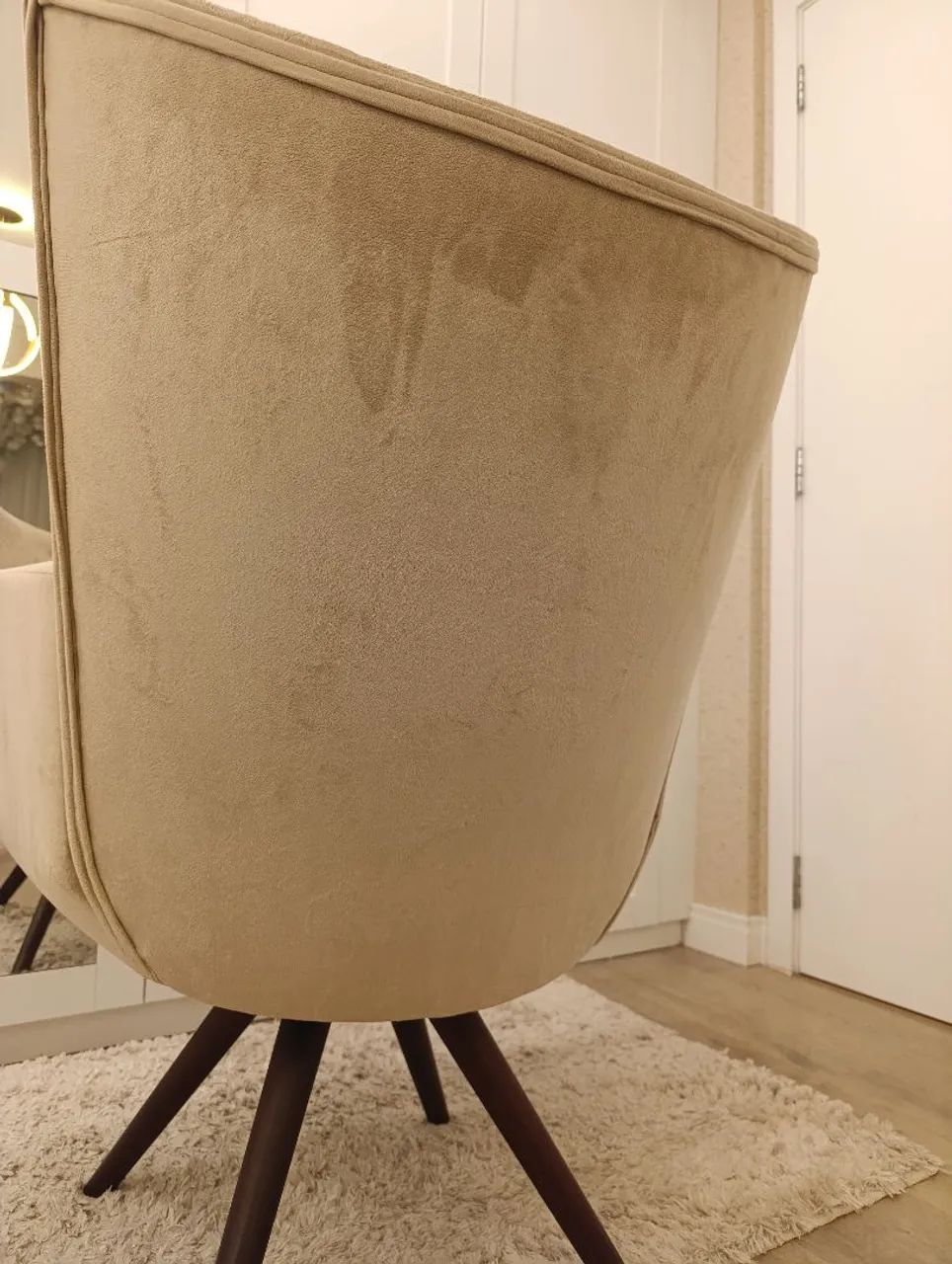 Poltrona Sala/Quarto Em Tecido Suede  cor Greige - Perfeito Estado - Foto 2
