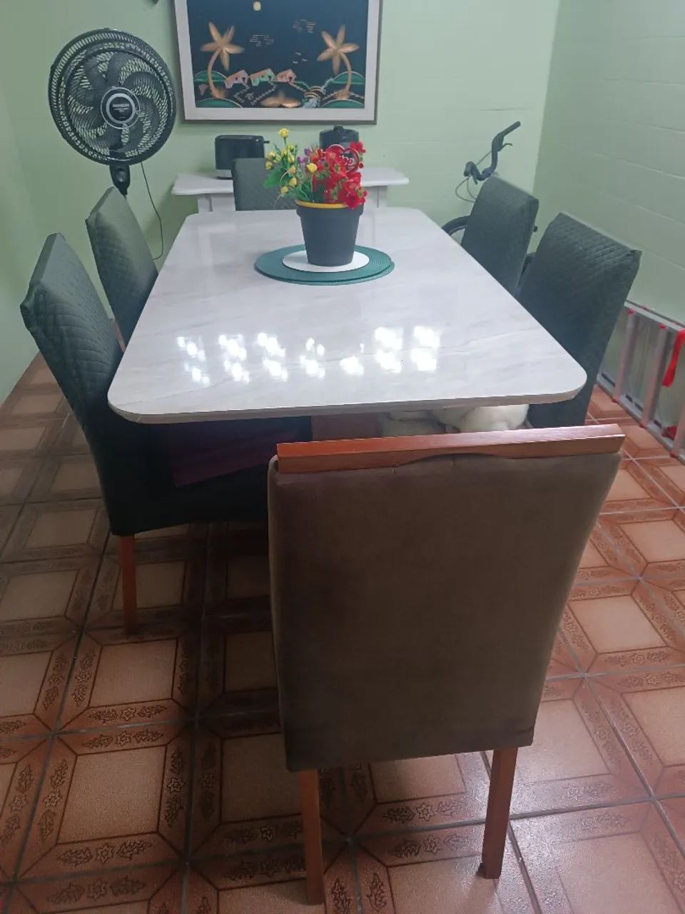 Mesa com 6 cadeiras em perfeito estado  - Foto 2