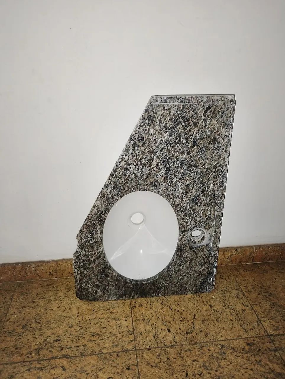 Pia de banheiro de pedra