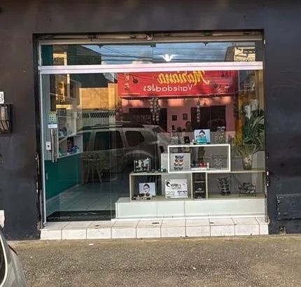 Vitrine e porta de vidro 