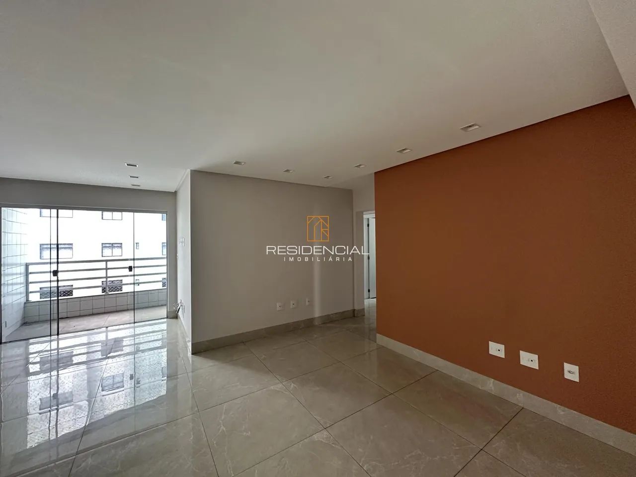 APARTAMENTO SEMI MOBILIADO NO CENTRO