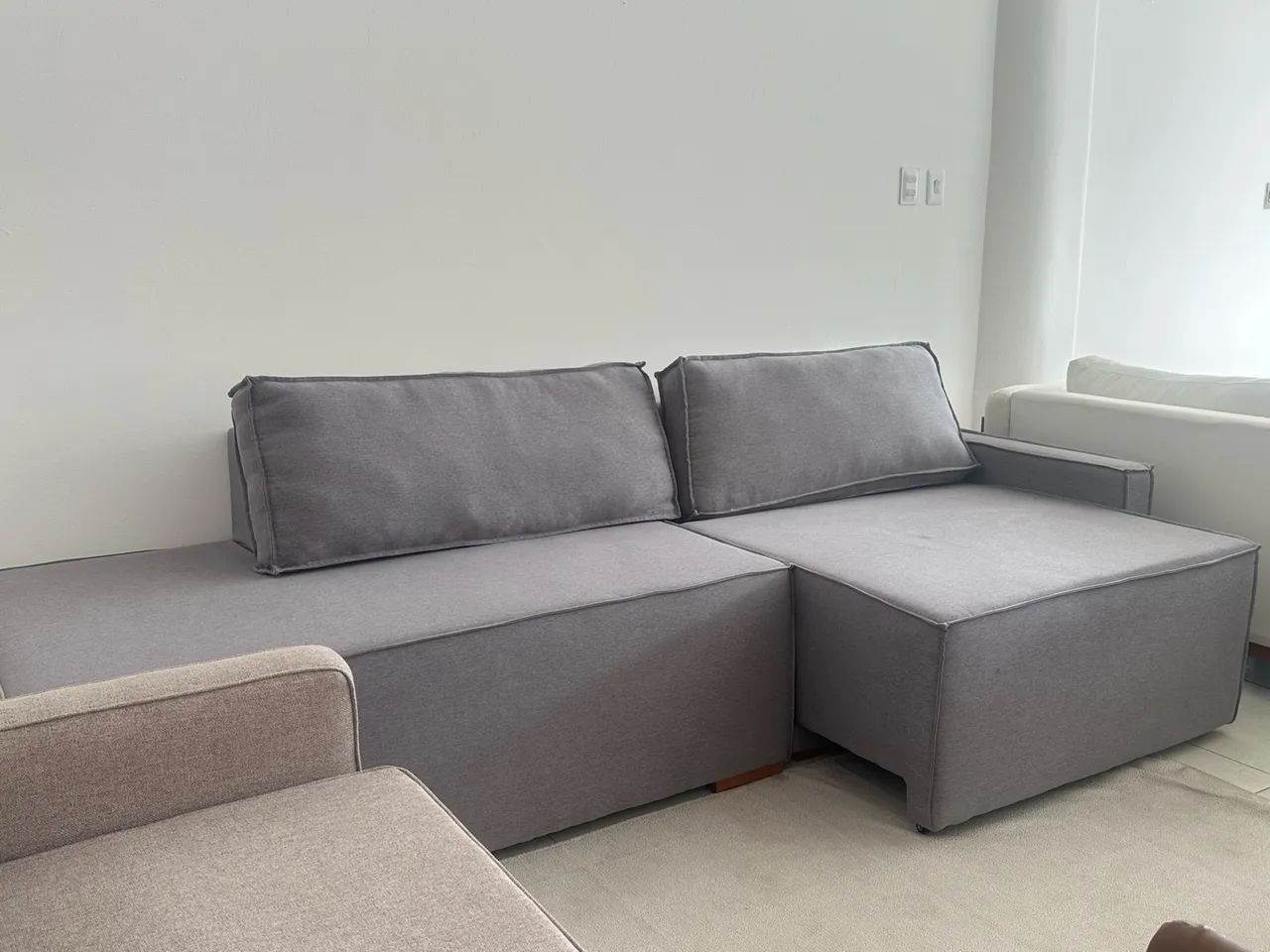 Sofá retrátil com chaise 