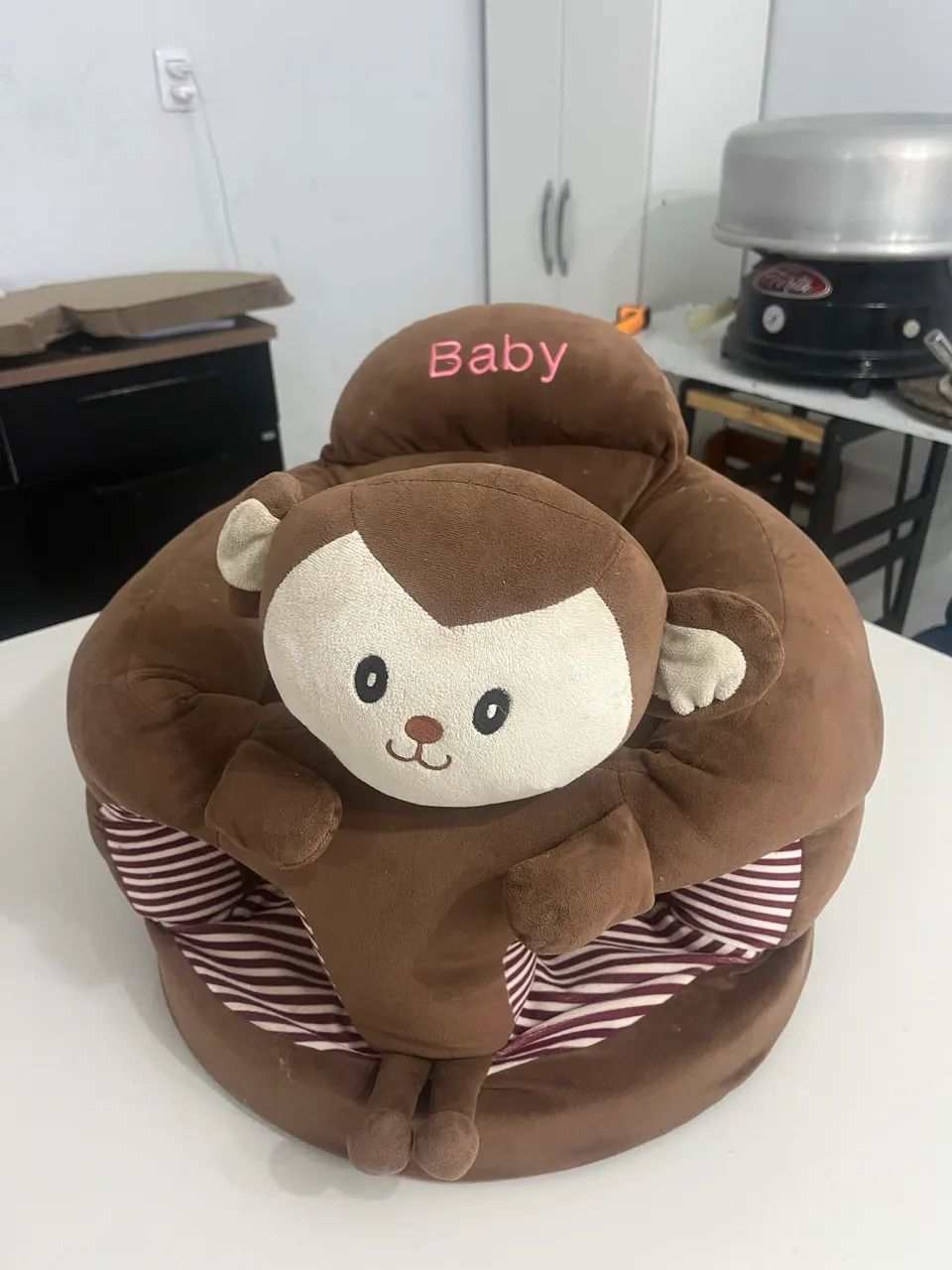 Poltrona baby em formato de macaco 