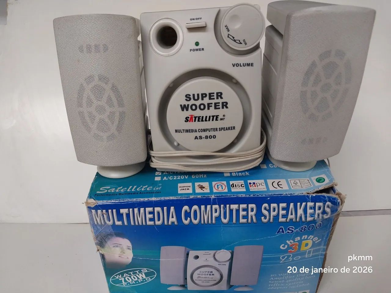 Caixas de som antigas 700 whatss p.m.p.o 127v pc