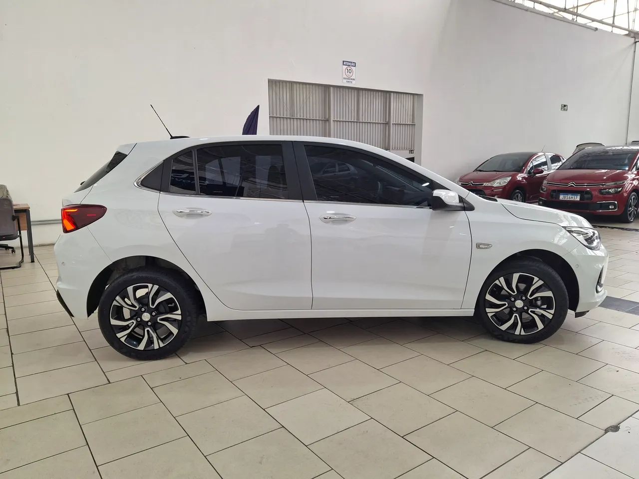 Chevrolet Onix Hatch Premier 1.0 12V TB Flex Aut. 4P, foto 7 de 10