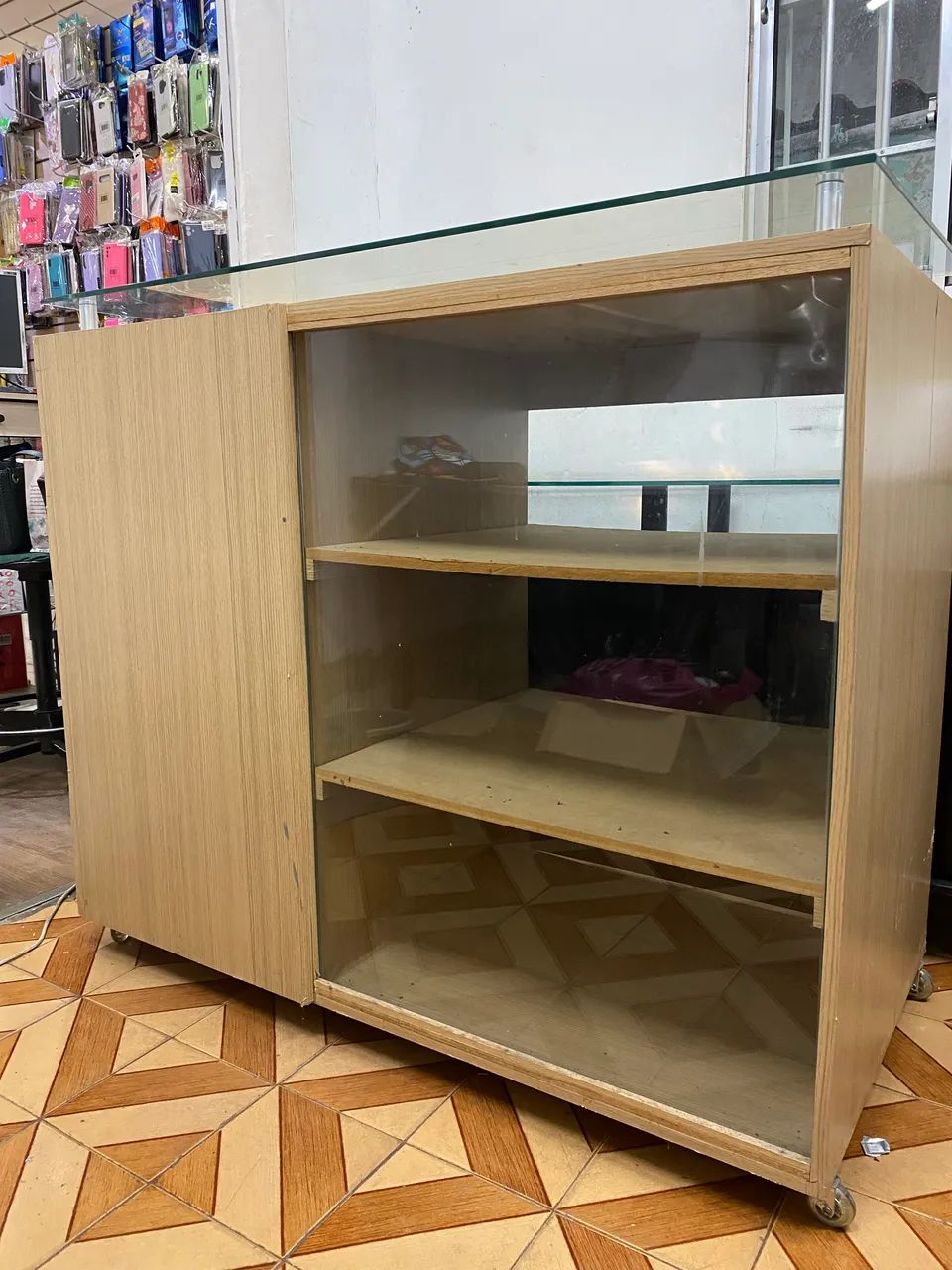 Balcão Vitrine com Tampo de Vidro - Foto 3
