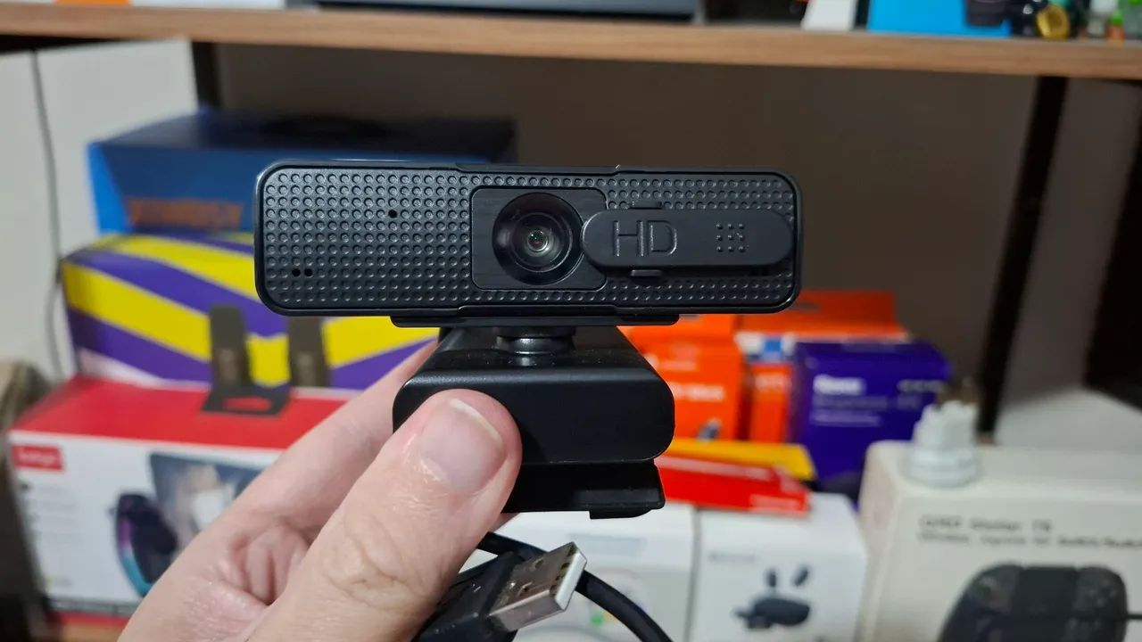 Webcam Full HD 1080p compatível com: Windows 10,8,7,XP e Mac OS X.