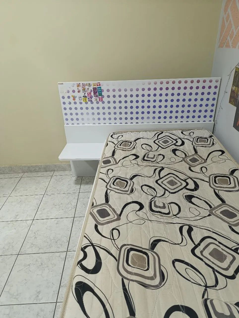 Vende-se cama de solteiro e colchão usada 