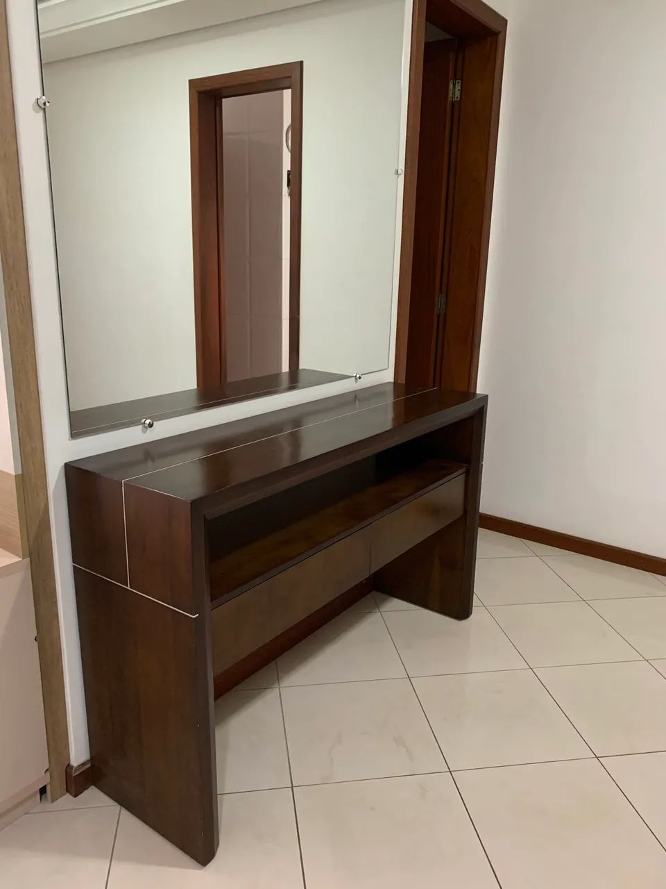 Conjunto Mesa de Jantar e Aparador. - Foto 2