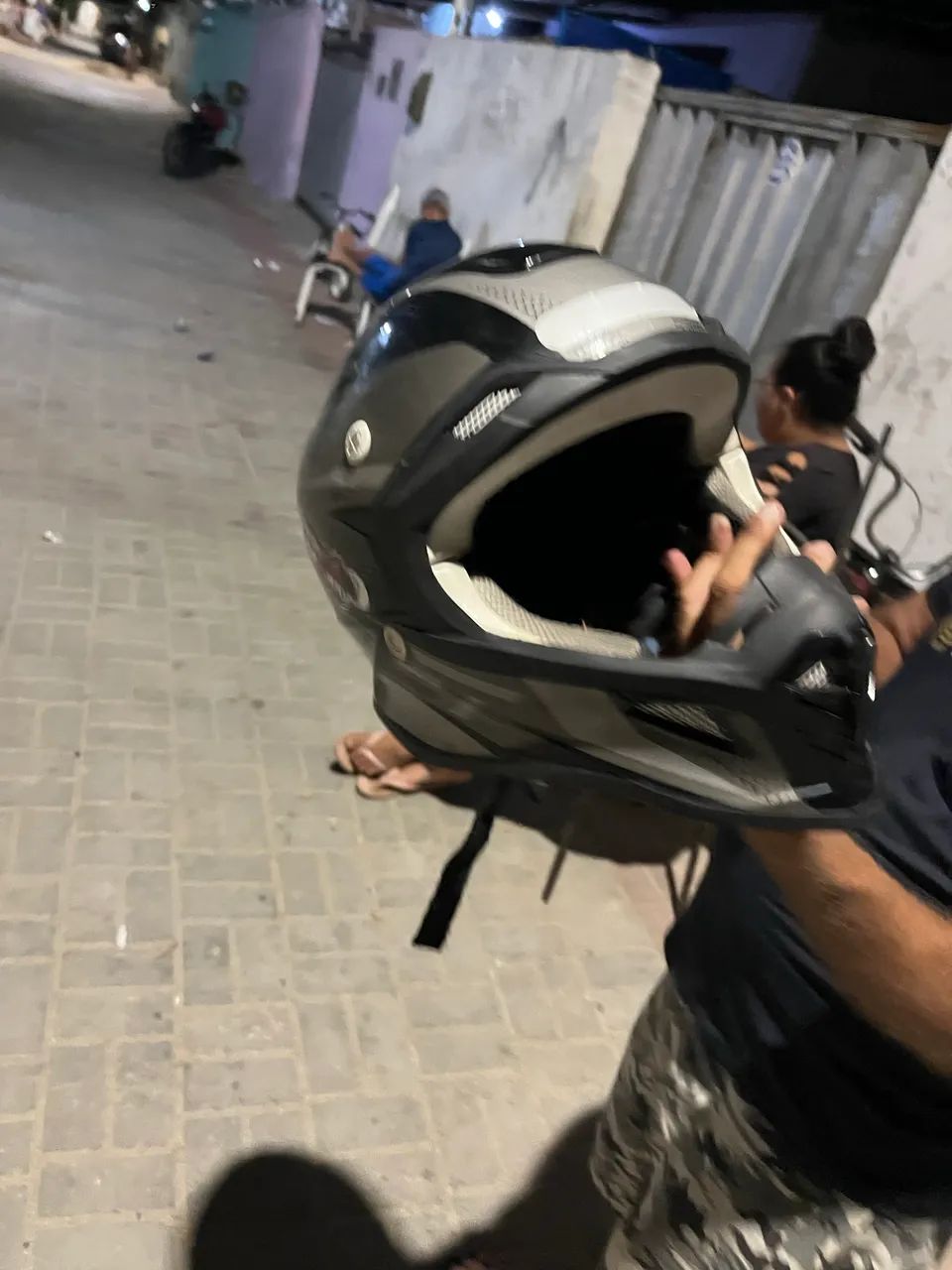 Capacete queicheira protork Tm 58 pra vender ligeiro cuida  - Foto 3
