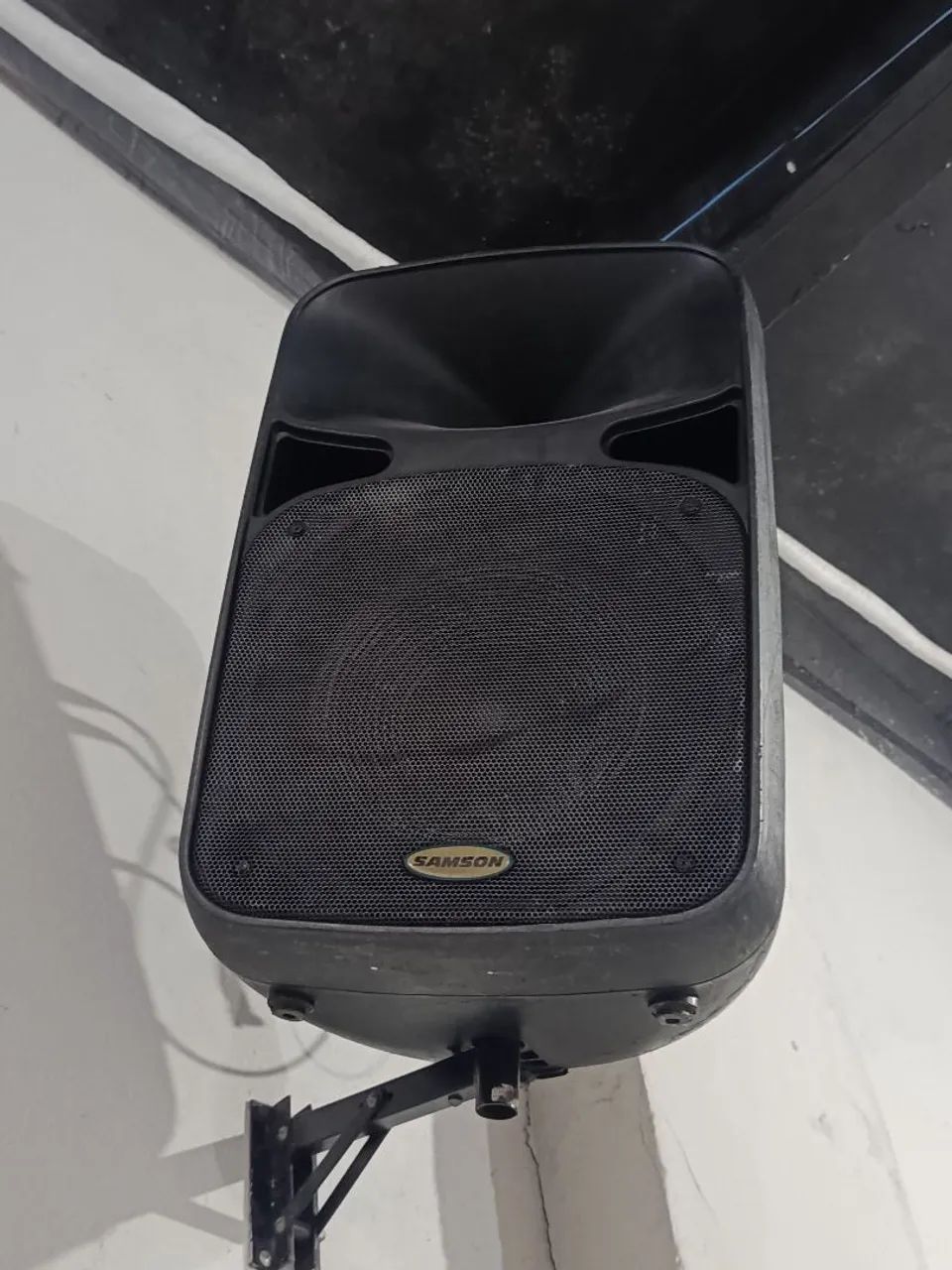 Par de Caixas de Som Ativas Samson Auro D415 - 400W RMS Cada (Conversadas)