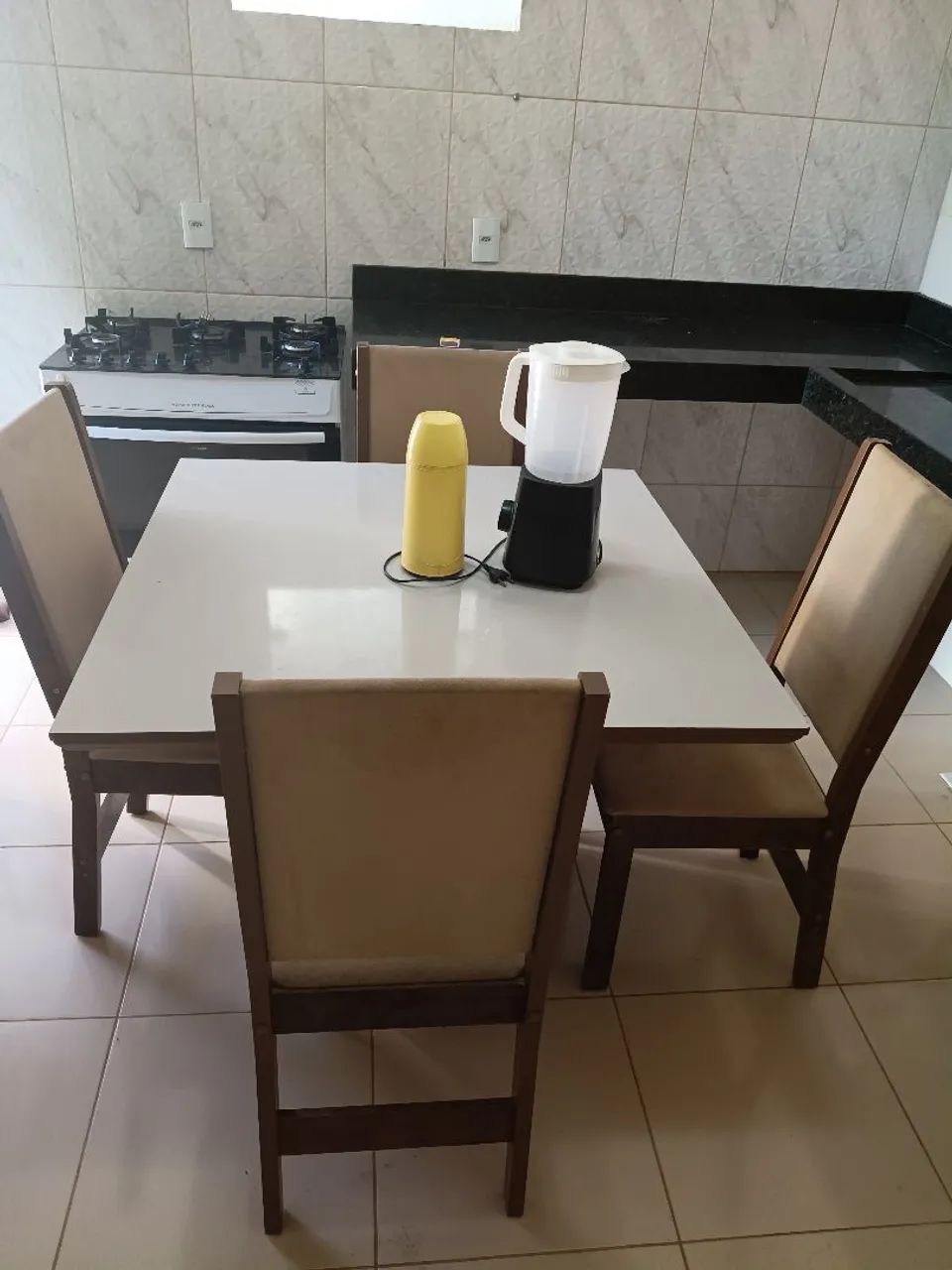 Mesa Trampo laqueado 4 cadeiras 