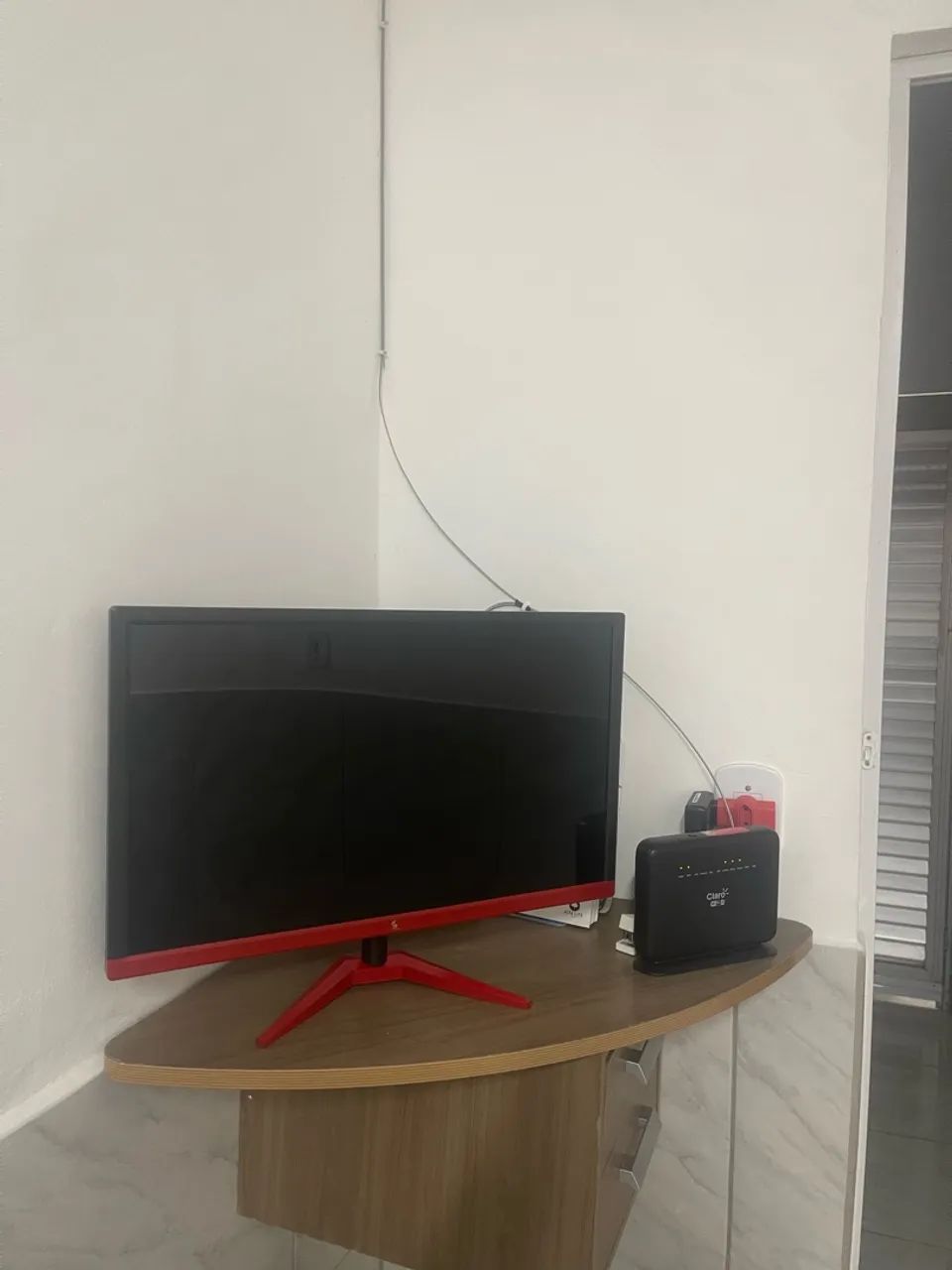 Monitor Gamer 24 Polegadas Full HD 75Hz com Base Vermelha