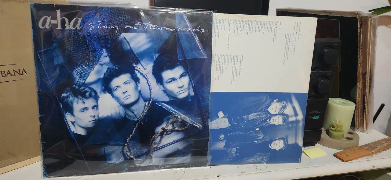 Disco vinil A-HA "Stay on These Roads" lp - Foto 5